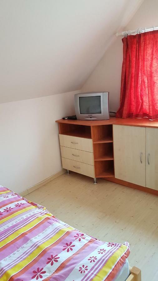 Csalad-Barat Apartman Балатонлеле Екстериор снимка